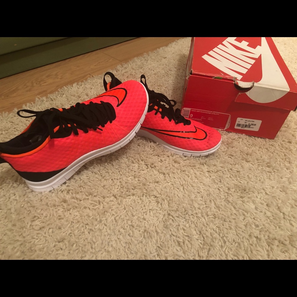 Men’s Nike TZ 85